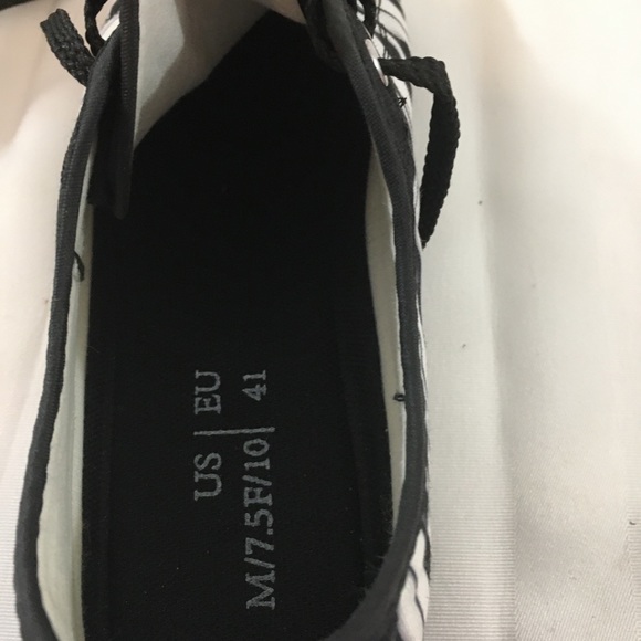 Piano key low top shoes. Like new condition. US10(E41) - Picture 12 of 13